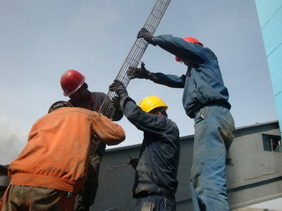 更換10T燃煤鍋爐布袋除（chú）塵器濾袋和骨架